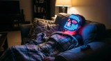 Masque LED visage danger : Risques & Précautions